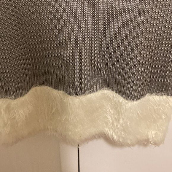 Diane Von Furstenberg Sleeveless Plush Knit Sweater Dress in Ivory / Silver. - Picture 9 of 10